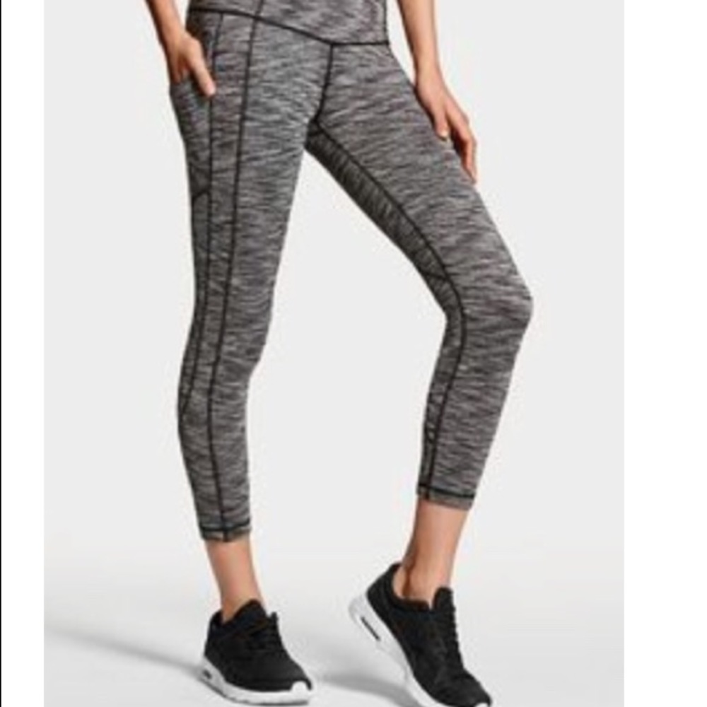 Sold out style! VS - Knockout Capri - Medium Rise